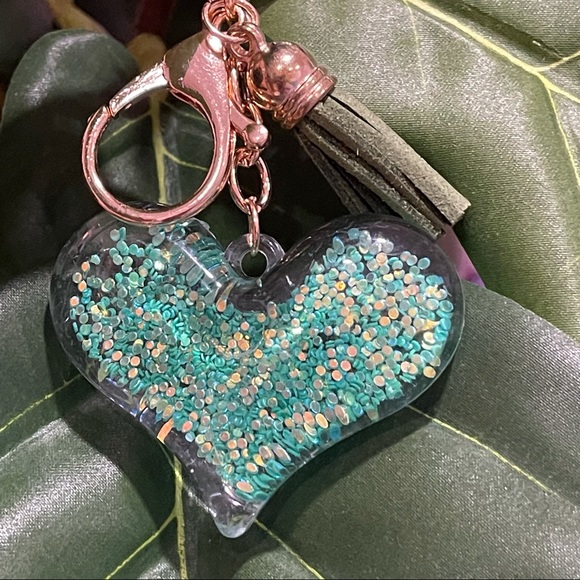 Green Heart Glitter Keychain - Picture 4 of 4